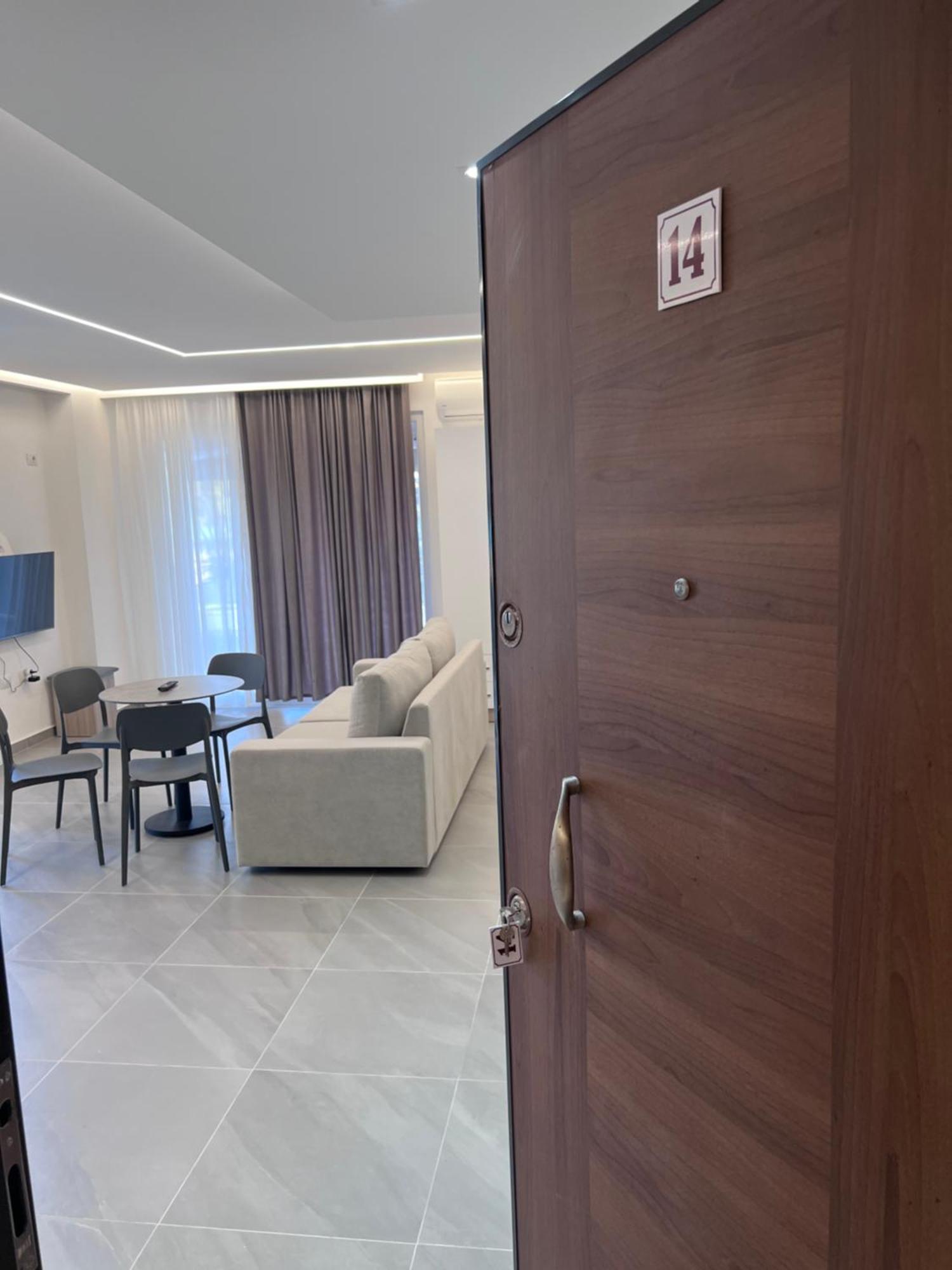 D&D Hotel Shëngjin Exteriör bild